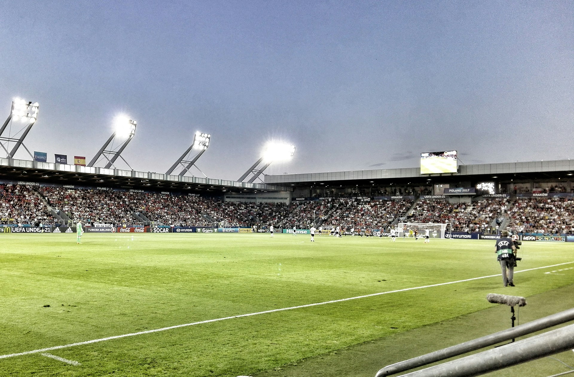 gray computer monitor